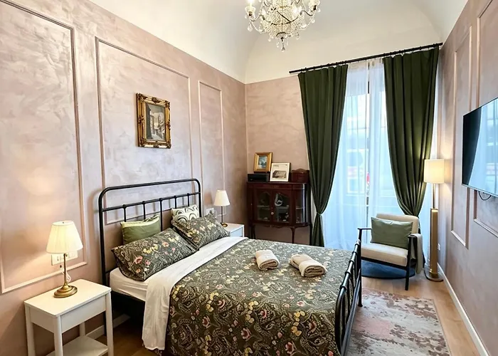 Roma Center Home