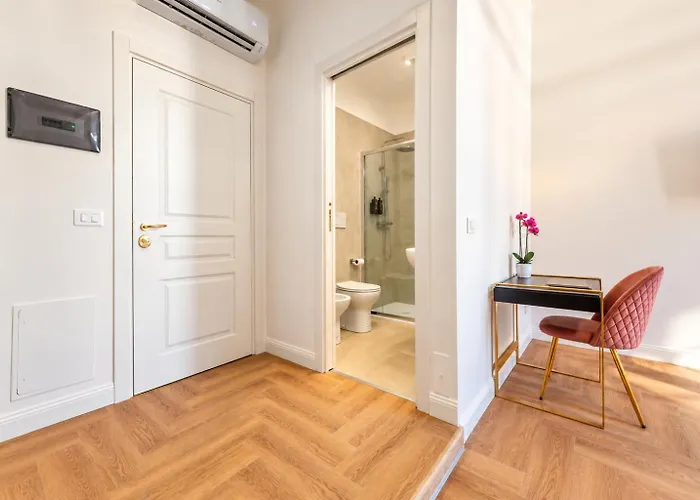 Boutique 81 - Spanish Steps