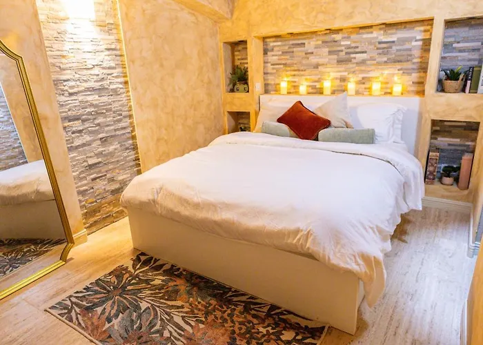 Charming Private Underground Roman Retreat Self Check-In B