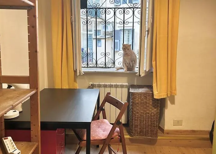 Room For Female Students & Professionals In Central Rome