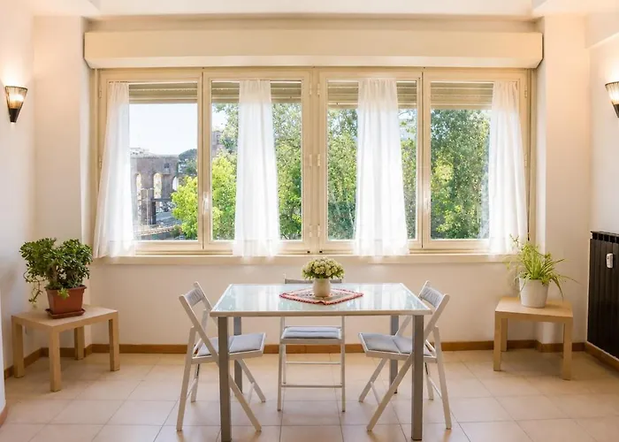 Bright Flat Near Termini & Colosseum - Parking Included