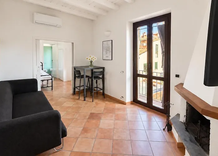 Elegantis D'Alibert Suite Apartment With Private Balcony - Comfort In The Heart Of Trastevere