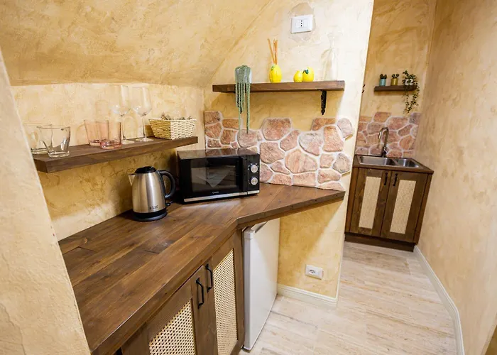 Charming Private Underground Roman Retreat Self Check-In B