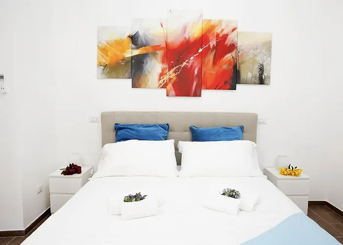 Castel Sant Angelo's Harmonious Apartment