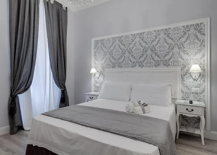 Charme & Chic Luxury