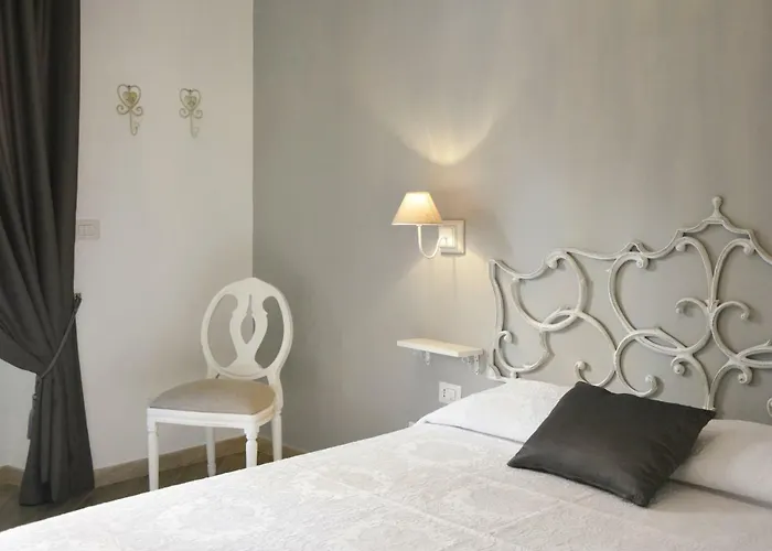 Gens Claudia, Vatican Luxury Apartments