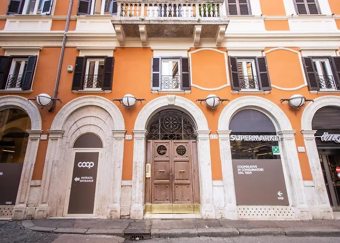 Trevi Fountain Superior 3 Bdr Apartment