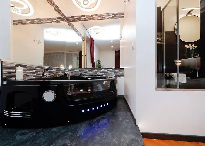 Black Enchanting Jacuzzi Suite Trastevere