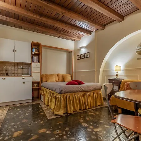 Piazza Navona Cozy And Central Studio