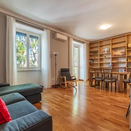 Rione Prati Comfy Apartment