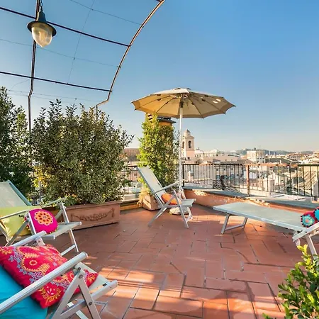 Pantheon Large Terrace Penthouse Apartment