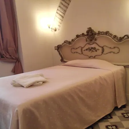 Marta Guest House