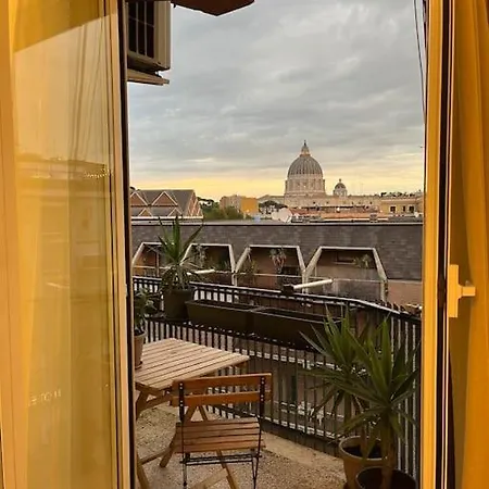 Sunny Room With Stunning San Pietro View