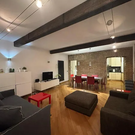 New! Renovated Apt In Ancient Rome