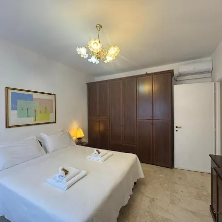 Rome In Retro Style Apartment