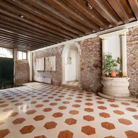 Venice World Home