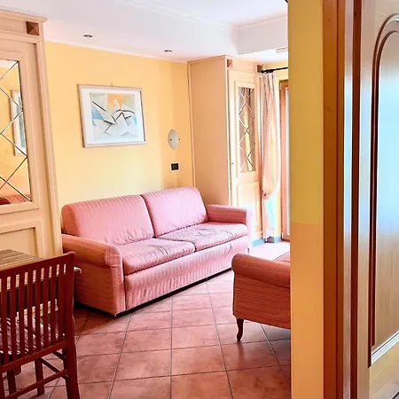Apartment With 4 Rooms And Garden, Cleaning Included