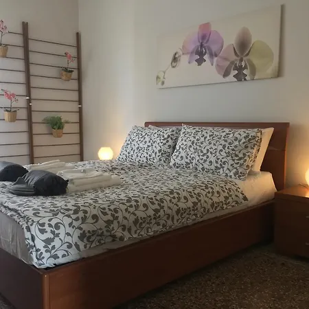Cozy Rome Apartment