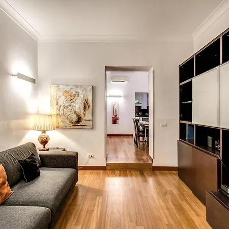 Holiday Apartment Bernini Near The Trevi Fountain - 4 Bedroom