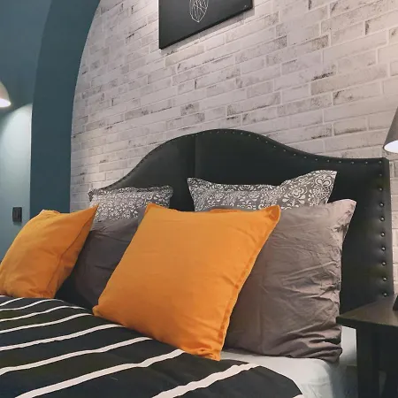 V House Apartment