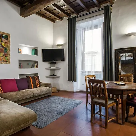 Charming Pantheon Apt In The Heart Of Rome