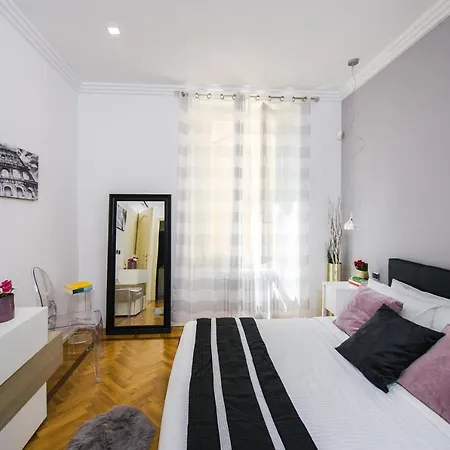 Crispi Modern Flat In The Historic Center Apartment
