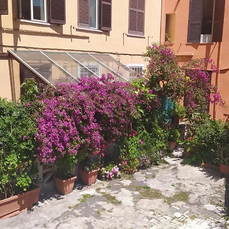 Elegante Open Space Con Vasca Idromassaggio A Trastevere