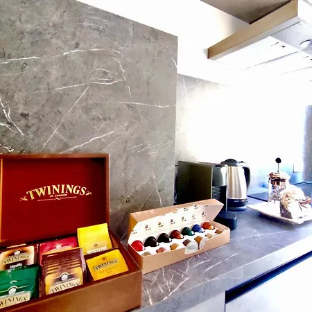 Pop Chic Frattina Apartment