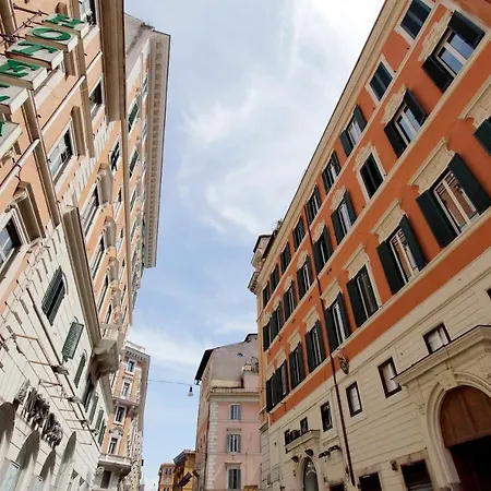 Wonderful Apartment In Trevi Area
