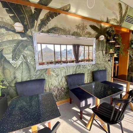 Hotel Tritone