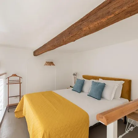 Iflat Yellow Monti Studio Apartment