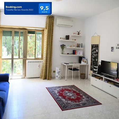 Donna Lavinia A Cinecitta Apartment