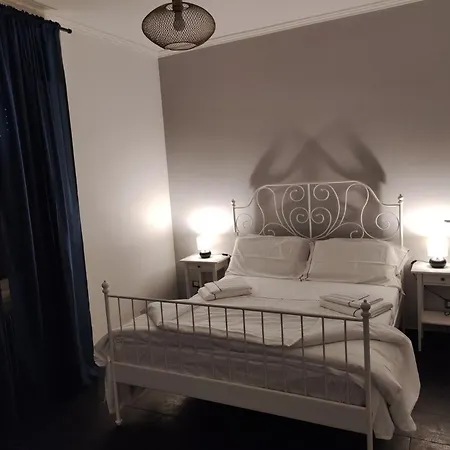 San Lorenzo Room 3