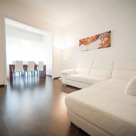 Great Apartment In Great Location -