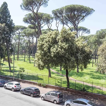 Spanish Steps Hills Apartment