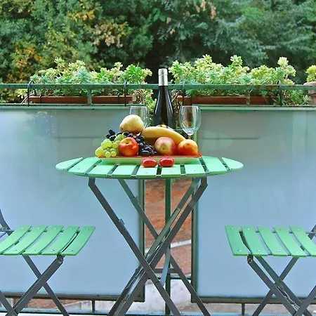 Apartment At Colosseo With Terrace Overlooking The Garden By Lyon
