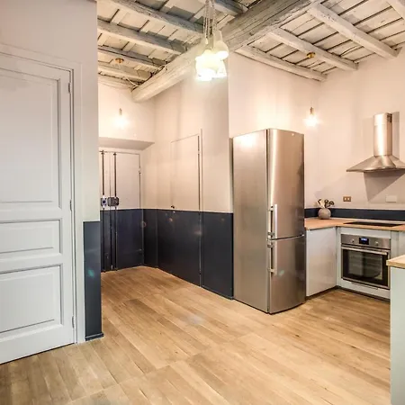 Stylish flat near Fori Imperiali ruins Appartamento