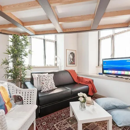 Inviting 3-Bed Apartment In Roma 4Mins To Colosseo