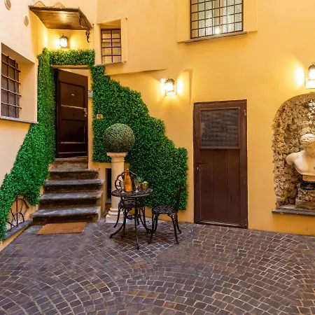 The Court Piazza Di Spagna