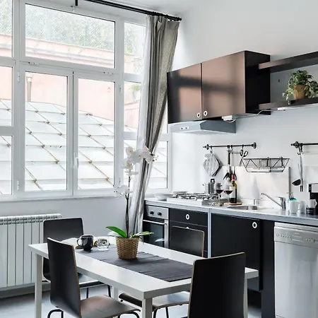Trevi Fountain Modern Loft Apartment