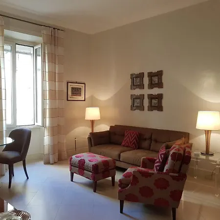 Popolo Square Deluxe Flat Apartment