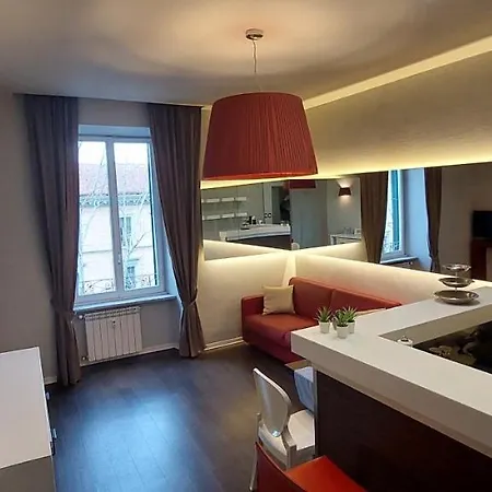 Pantofola Del Papa Luxury At Vatican Apartment