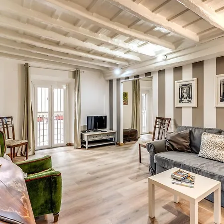 Lovely Spacious Apartment Near The Colosseum