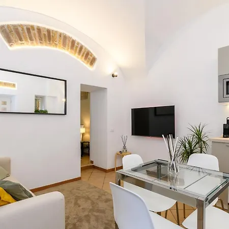 Cozy & Central With Private Entrance By Ndp Rent