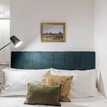 Basic Studio - 350 M Far From Fontana Di Trevi