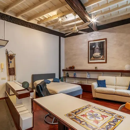 Piazza Navona Petite House Apartment