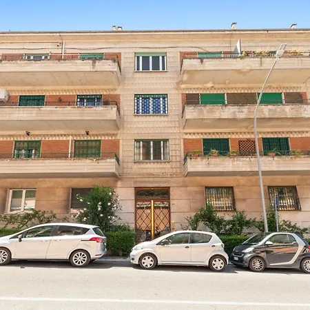 Bright And Spacious Family Apartment In Parioli