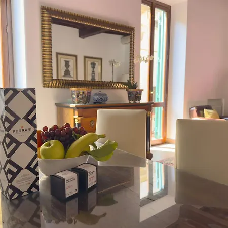 Via Giulia Charming Apartment With Balcony