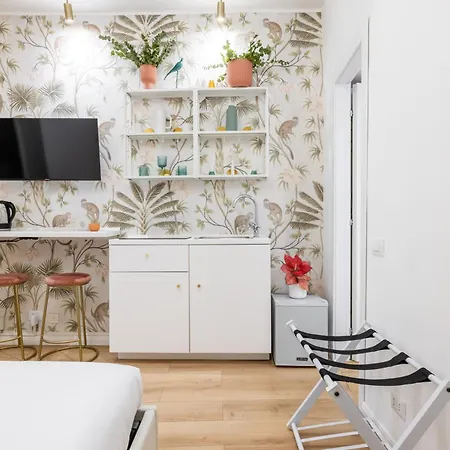Leonina Apt - Colosseum