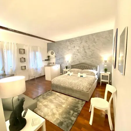 Navona Suite Viola